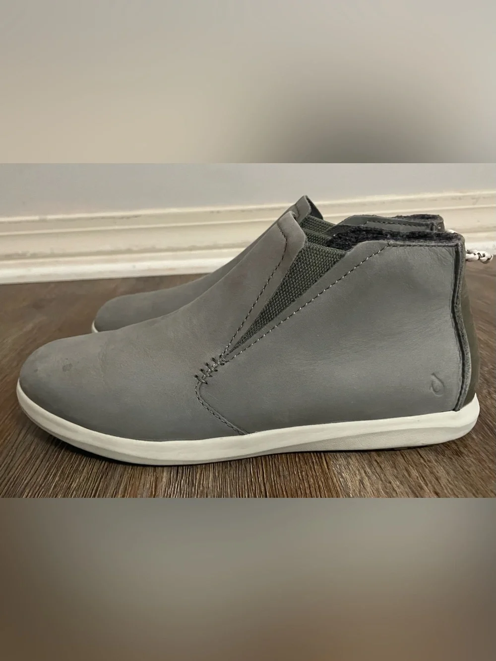 Olukai Hawai'iloa Shoes Women’s US 8 Leather Manu Hope Gray Chelsea Boot Cushion - Picture 2 of 11